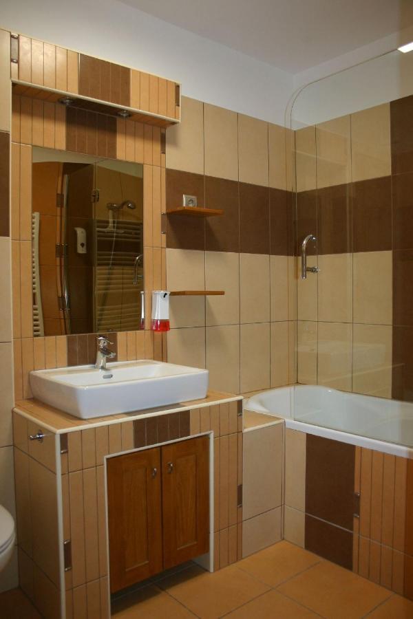 Enjoy 110Qm Apartment Im Historischen Zentrum Sopron Exterior photo