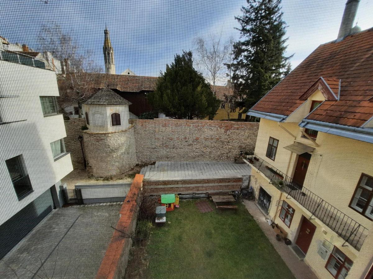 Enjoy 110Qm Apartment Im Historischen Zentrum Sopron Exterior photo