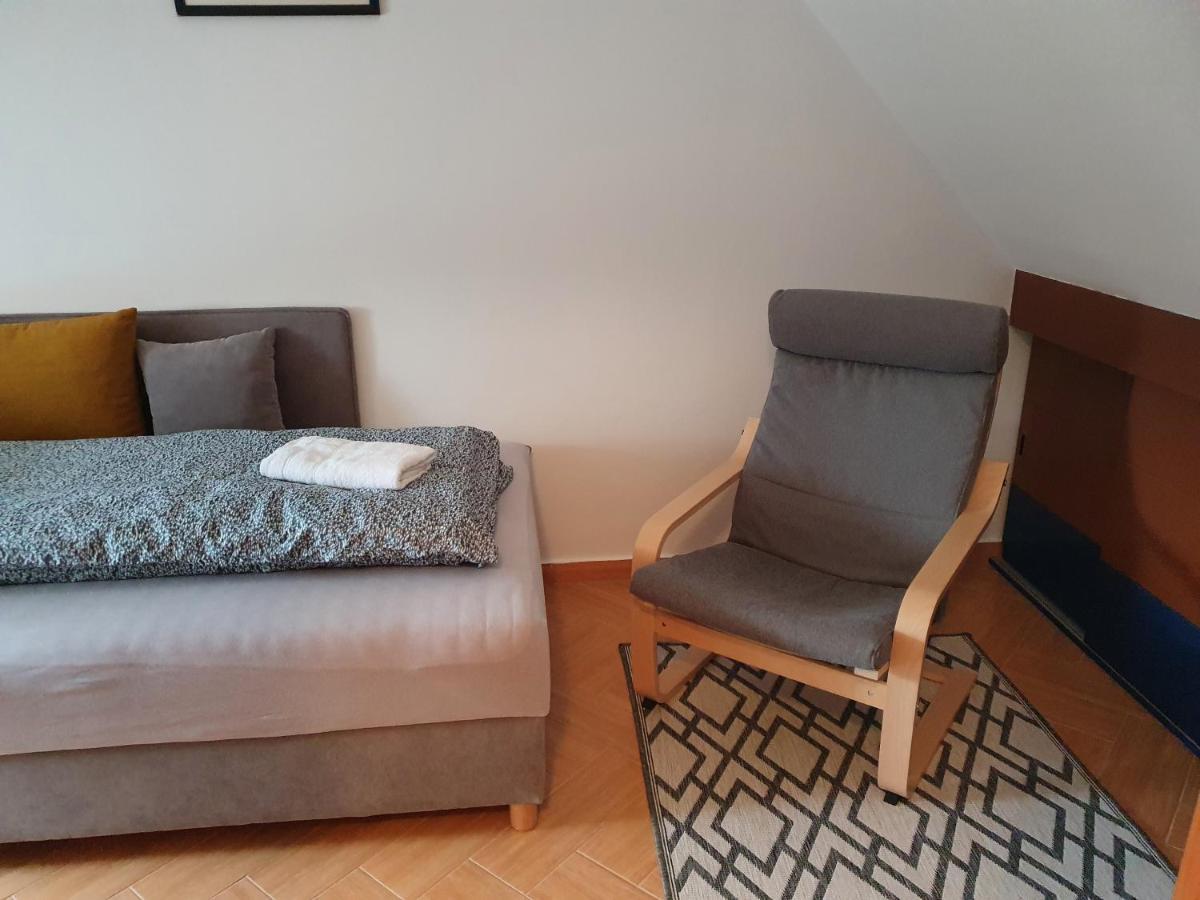 Enjoy 110Qm Apartment Im Historischen Zentrum Sopron Exterior photo