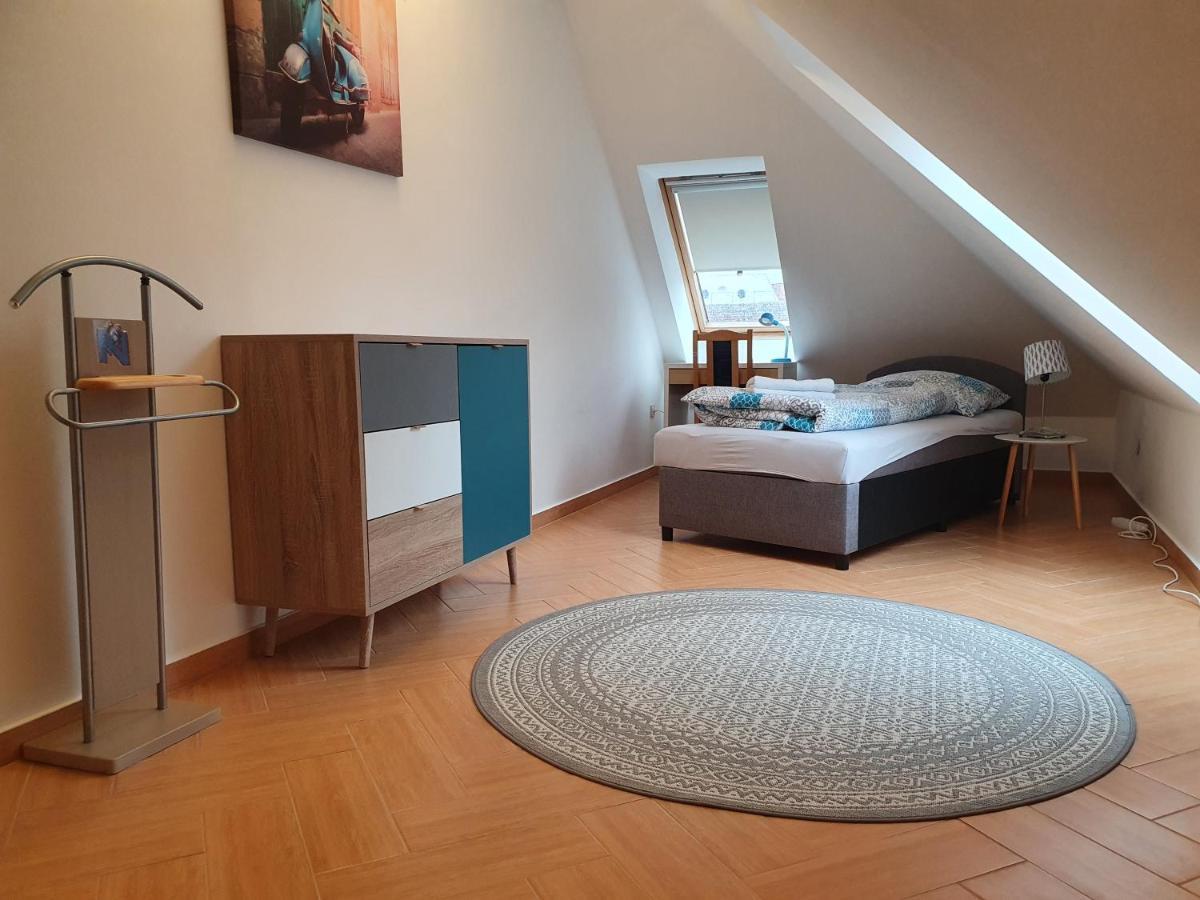 Enjoy 110Qm Apartment Im Historischen Zentrum Sopron Exterior photo
